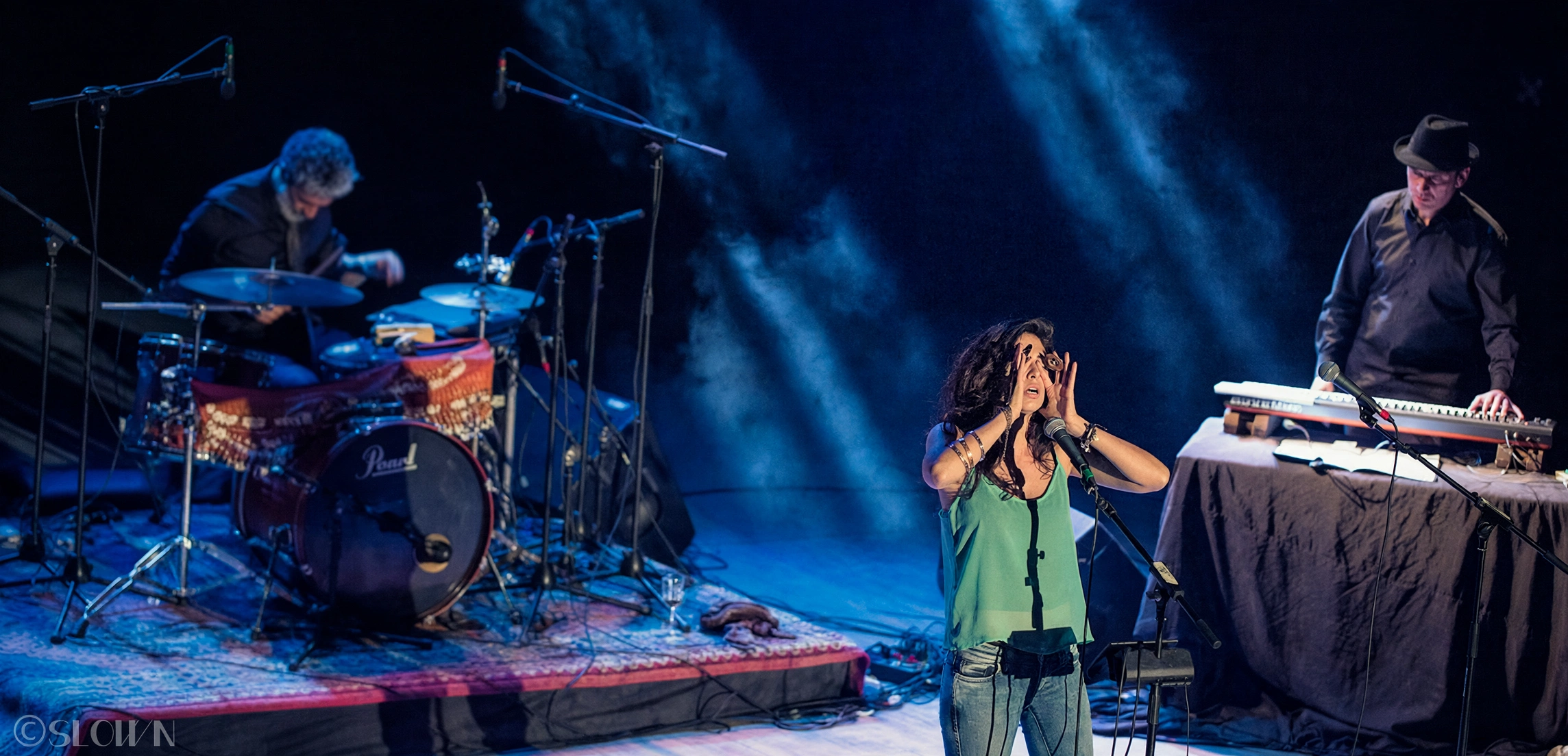 Yasmine Hamdan, photographie par SLOWN